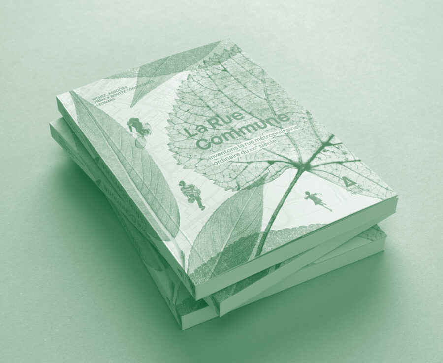 Book Mockup 3 D RUE COMMUNE V2